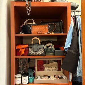 Welcome to my closet! Let me know if you like anything!